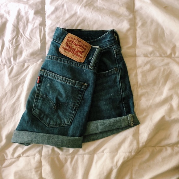 Levi's Pants - LEVI SHORTS W: 28”
